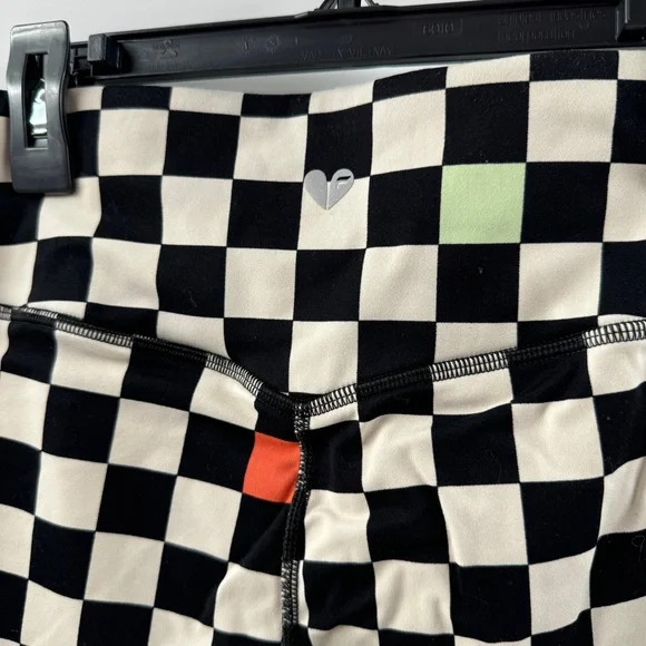 Fabletics Motion Checkerboard Biker Shorts Size M - Picture 5 of 9
